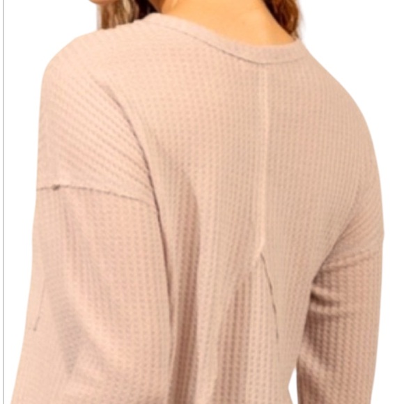 🐞🐞🐞Boutique Nude waffle knit ruffle hem top - Picture 5 of 8